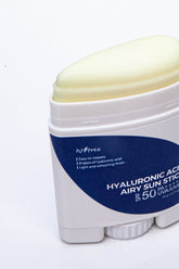 Isntree Hyaluronic Acid Airy Sun Stick SPF 50+ PA ++++ - Pieštukinė Apsauga Nuo Saulės | 22g