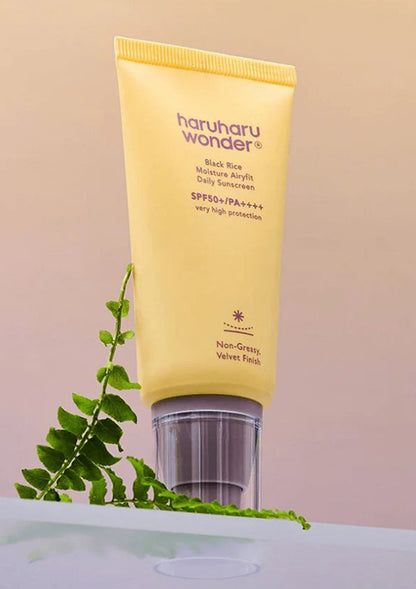 Haruharu Wonder Black Rice Moisture Airyfit Daily Sunscreen SPF50+/PA++++ - Kremas Nuo Saulės | 50ml